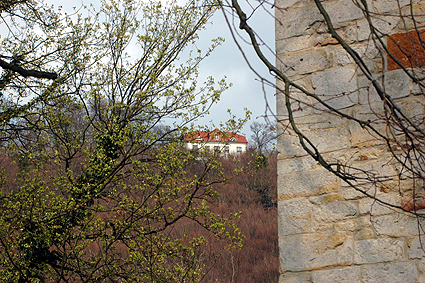 Burganlage Schaumburg - Blick zur Paschenburg